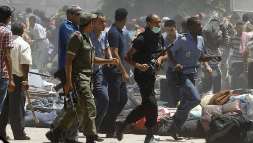 سياسيون عن أزمة العاملين في ليبيا: الحكومة معذورة والحل بالدبلوماسية